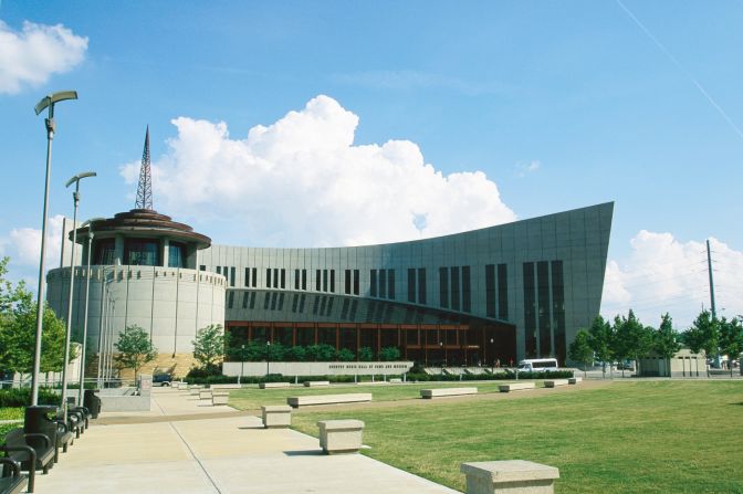 Get a glimpse of the Country Music Hall of Fame from the Nash Trash comedy bus tour. Attendees are free to bring lap-sized coolers of beer and wine. Squeezy cheese hors d'oeuvres are served.