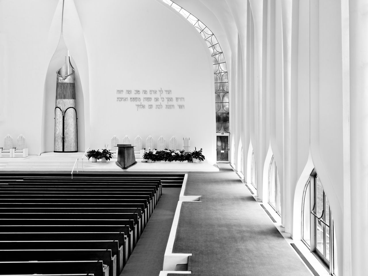 The North Shore Congregation of Israel Synagogue in Glencoe, Illinois, is the work of Minoru Yamasaki, the architect who designed the twin towers of the World Trade Center in New York City.