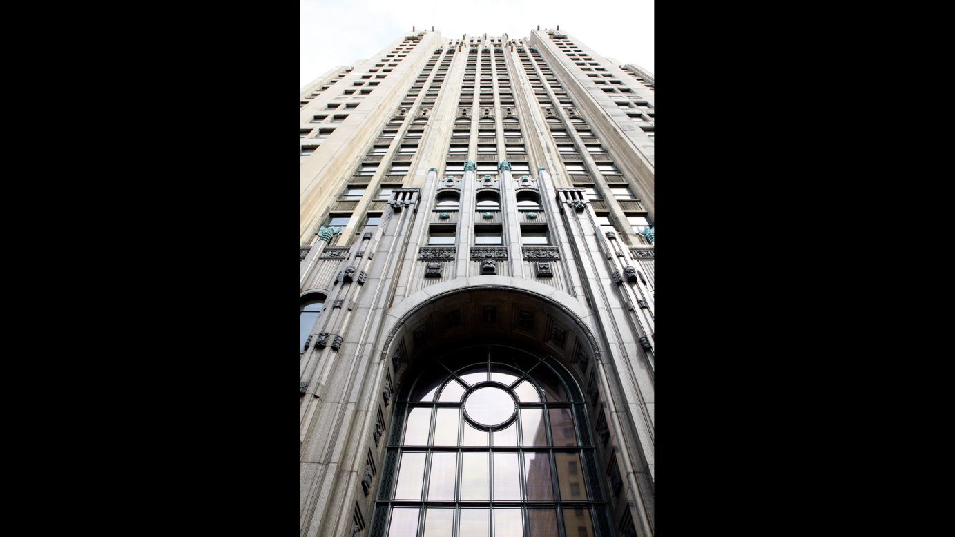 Instead of venturing into the city's dangerous abandoned buildings, check out some of the surviving architectural treasures. The 1928 Art Deco Fisher Building in the city's New Center area is home to the Fisher Theatre. 