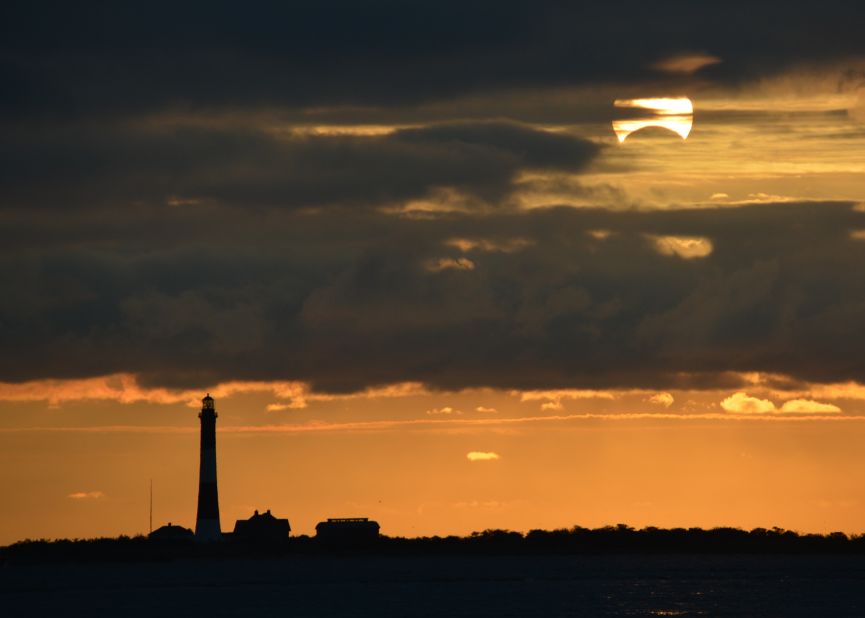 Early bird <a href="http://ireport.cnn.com/docs/DOC-1056203">Allen Siegel </a>left his sleeping family and drove out to the Long Island, New York, to photograph the eclipse. He says it lasted for a minute in terms of visibility before it disappeared into the clouds.
