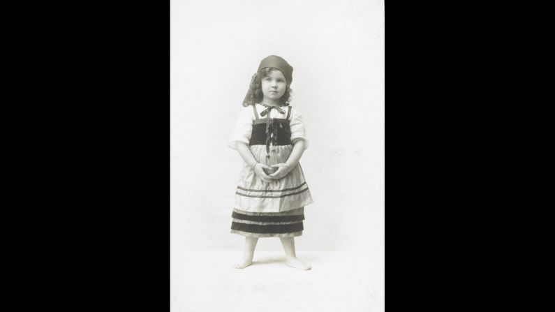 Leigh was known as Vivian Hartley when she was photographed in this gypsy costume in 1918. As a young child, she began performing in her mother's plays. "At 5, you can see she's going to be famous," Bean said.<br /><br /><em>Image courtesy of "Vivien Leigh: An Intimate Portrait" (Running Press)</em>