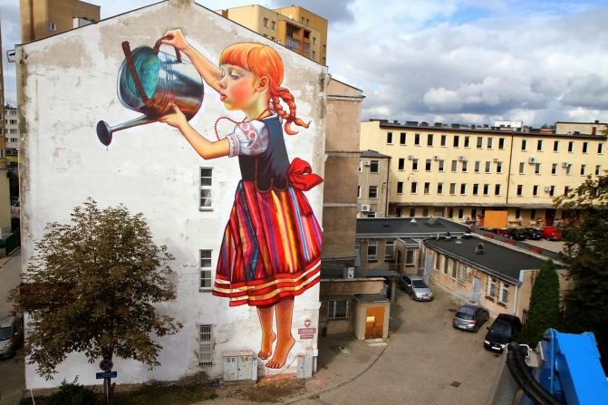 "La leyenda de los gigantes" de Natalia Rak, pintada como parte del "Festival popular callejero de 2013" en Bialystok. 