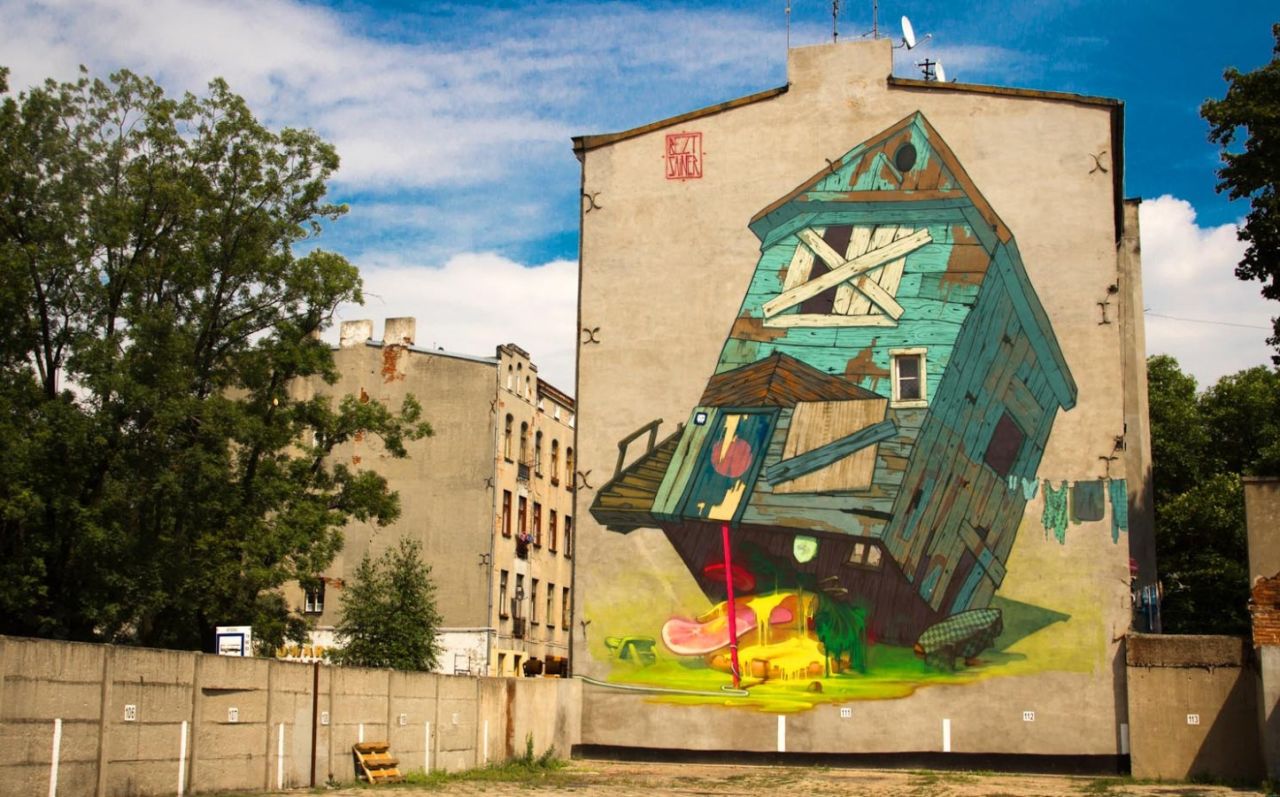 "Traphouse" painted in Lodz in 2012.