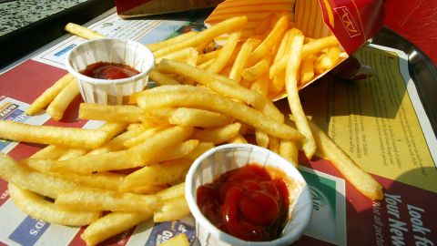 McDonalds has ceased a decades-long relationship with Heinz after the ketchup maker hired a former competitor as CEO. 