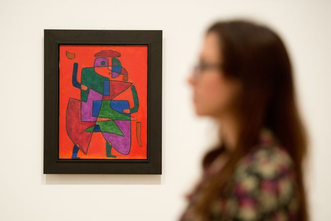 "El hombre del futuro", del artista suizo Paul Klee en el museo Tate Modern de Londres, el 14 de octubre de 2013. Como miembro del movimiento Bauhaus, la obra de Klee fue puesta en la picota por Hitler y los nazis, y él perdió su trabajo como profesor de arte en Alemania.