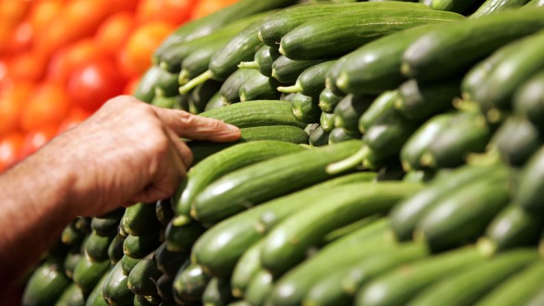 <strong>Cucumber</strong><br />Water content: 96.7%<br /><br />This summer veggie -- which has the <a href="index.php?page=&url=http%3A%2F%2Fndb.nal.usda.gov%2Fndb%2Ffoods%2Fshow%2F2945" target="_blank" target="_blank">highest water content </a>of any solid food -- is perfect in salads or sliced up and served with some hummus, says Keri Gans, author of "The Small Change Diet: 10 Steps to a Thinner and Healthier You" and a consultant to Mindbloom, a technology company that makes life-improvement apps.<br /><br />Want to pump up cucumber's hydrating power even more? Try blending it with nonfat yogurt, mint and ice cubes to make cucumber soup. <br /><br /><a href="index.php?page=&url=http%3A%2F%2Fwww.health.com%2Fhealth%2Fgallery%2F0%2C%2C20660118%2C00.html" target="_blank" target="_blank">Health.com: The best foods for every vitamin and mineral</a><br />