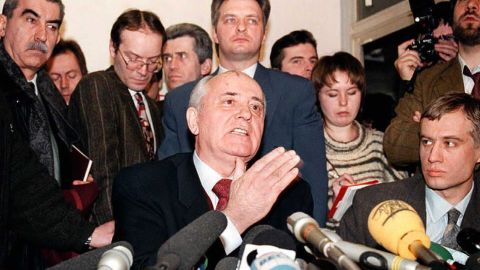 Gorbachev announces his candidacy for president in Moscow in 1996. Gorbachev garnered 1% of the vote.