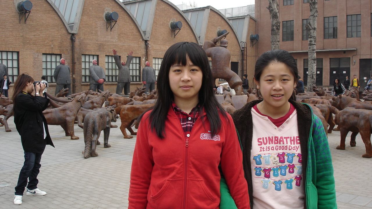 Li Xue, right, and her sister Li Bin.