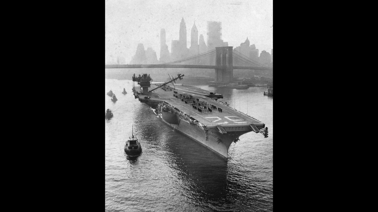 The USS Independence, a member of the Forrestal class that preceded the Kitty Hawk class, heads up the East River in New York in 1959.
