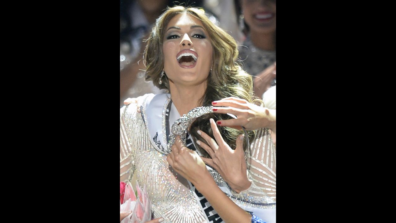 Miss Universe Gabriela Isler is presented the Miss Universe crown.