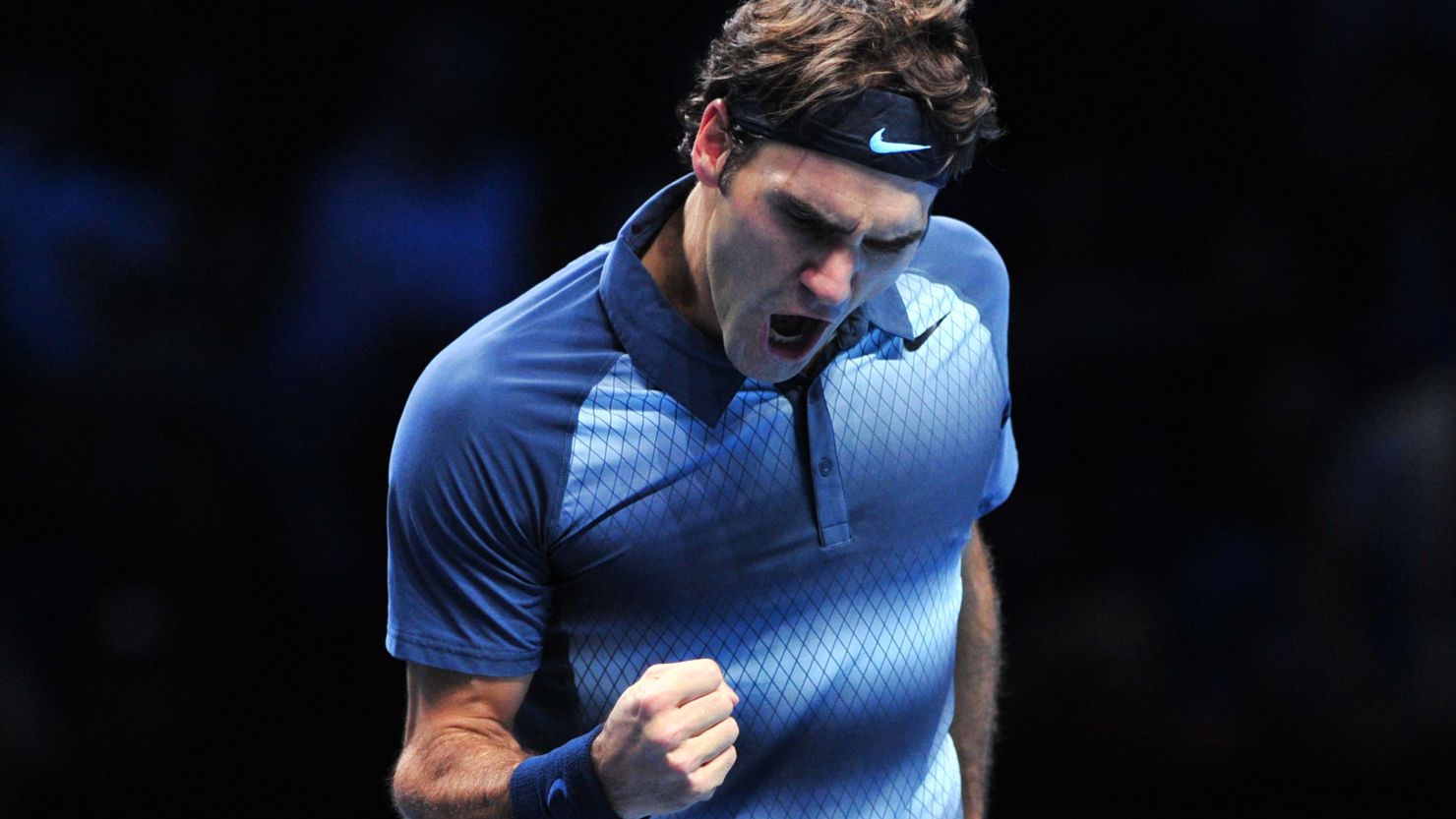 Roger Federer rallied to beat Juan Martin del Potro at London's O2 Arena on Saturday.