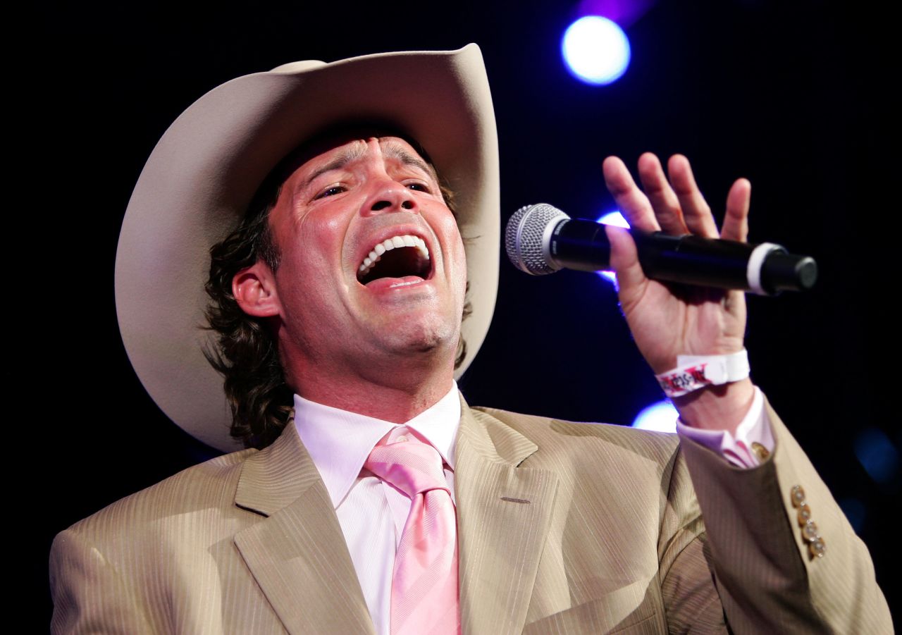 It has been more than 15 years since musician Clay Walker was diagnosed with multiple sclerosis. He says he's learned to <a href="http://www.cnn.com/2013/02/07/health/human-factor-walker/">manage his condition</a> by eating a healthy diet, exercising and taking his medication.