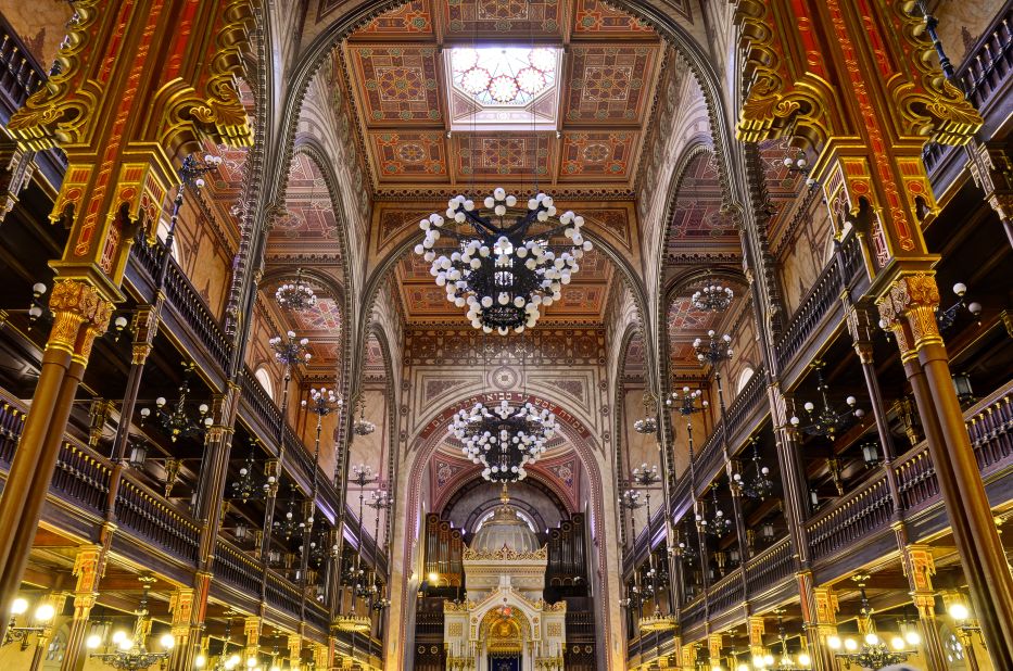 One of the world largest synagogues, the Great Synagogue (as it's also known) contains a memorial to the more than half a million Hungarian Jews murdered by the Nazis.