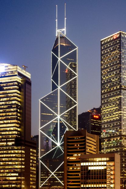 Architects: I.M. Pei & Partners; Shermann Kung & Associates Architects Limited.<br />This tower houses the headquarters of the Bank of China Hong Kong.<br />According to the architect Ieoh Ming Pei, the shape of a bamboo stalk served as inspiration for the design.