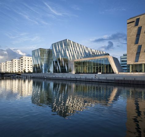 Architect: 3XN Architects.<br />The Saxo Bank International Headquarters is home to the Danish online investment bank Saxo Bank. Its expressive design makes it clearly stand out from its surroundings.<br />The slanting and irregularly ordered blocks of color on the facade look like the stripes of a zebra.