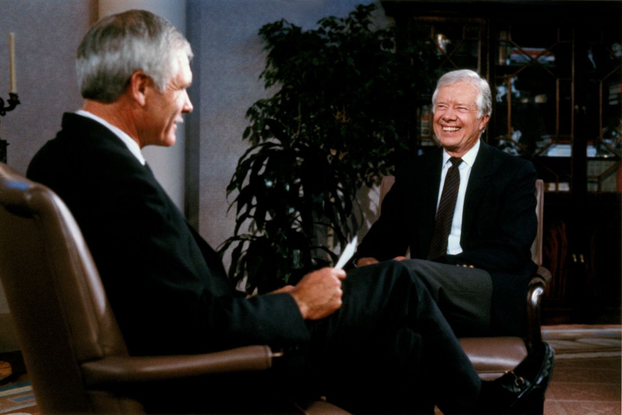Turner talks with former U.S. President Jimmy Carter in 1989.