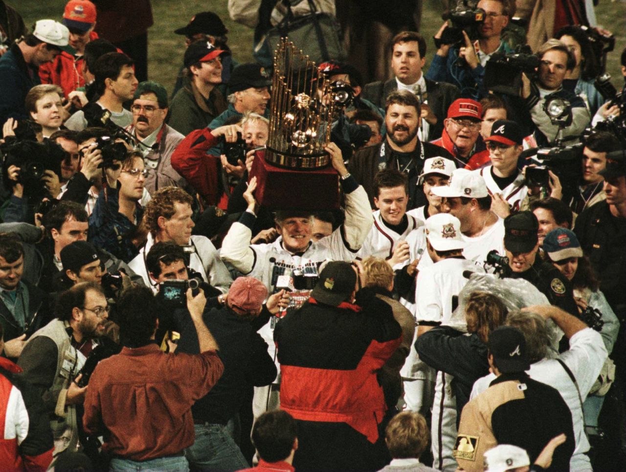 Turner hoists the Commissioner's Trophy after the Braves' triumph.