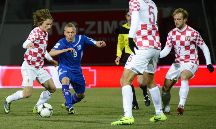 Croatia's Luka Modric was unable to unlock the Iceland defense, with the underdog host hanging on for a 0-0 result. Iceland played most of the second half with 10 men. 