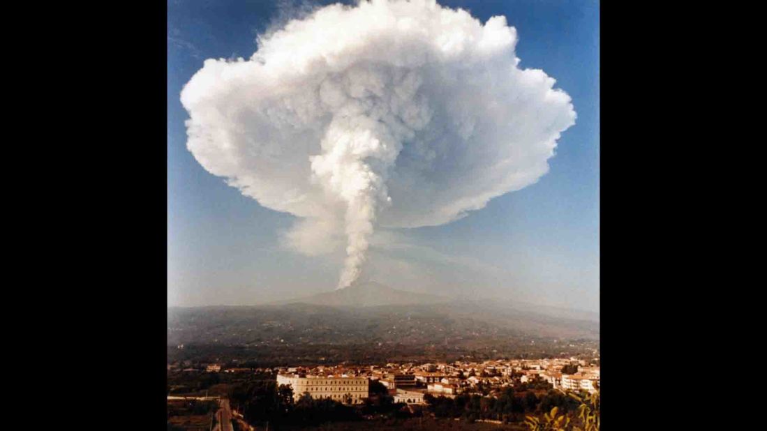 A giant mushroom cloud forms over Etna as it erupts in 1989.