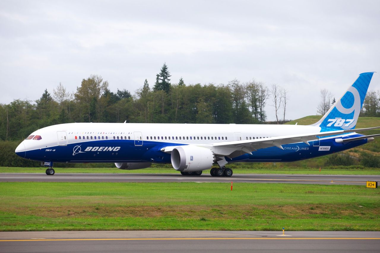 Puedes comprar un avión Boeing 787 Dreamliner. Costo: 289 millones de dólares.