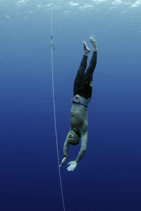 Freedivers are extreme athletes. They descend more than 100 meters -- the equivalent of a 30-storey building --without using an oxygen tank.