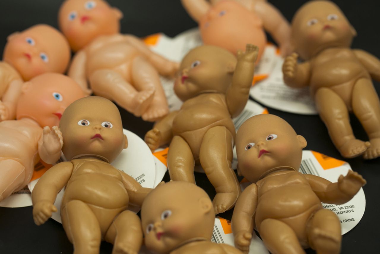 U.S. authorities have seized more than 200,000 toy dolls from China, saying they contain high levels of phthalates, a group of banned chemical compounds.