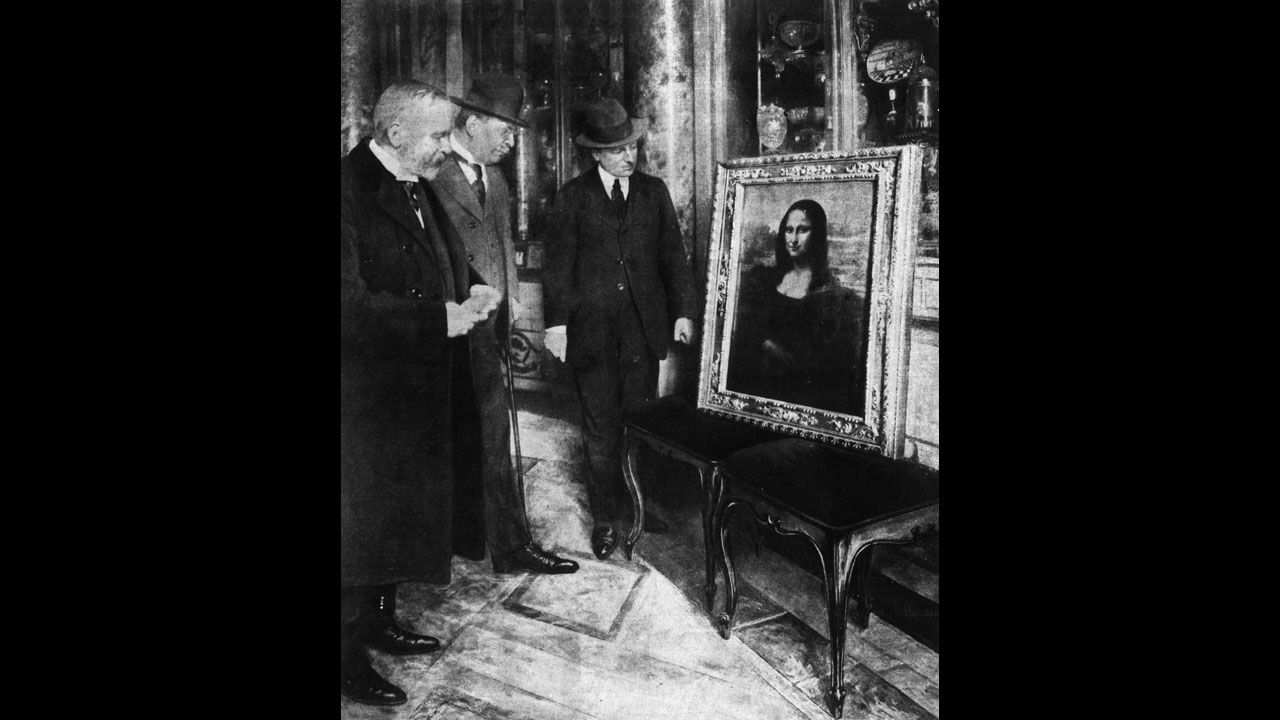 After Peruggia's arrest, the Mona Lisa was displayed for a week in the Uffizi.