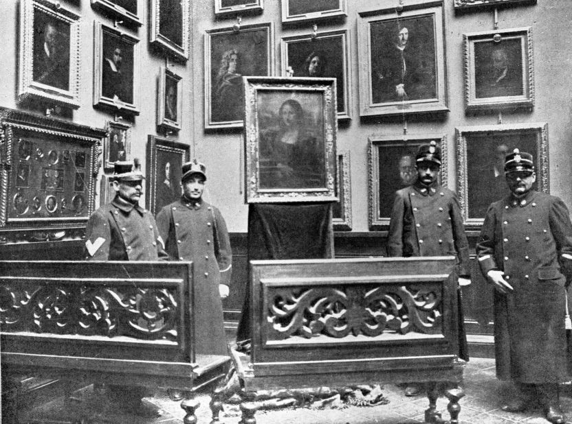 Guards and a barrier of benches surround the Mona Lisa at the Museum of the Offices of Florence in 1913.