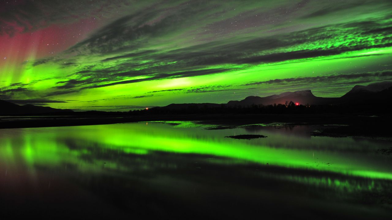 Aurora at Abisko: Goes down well with dinner.