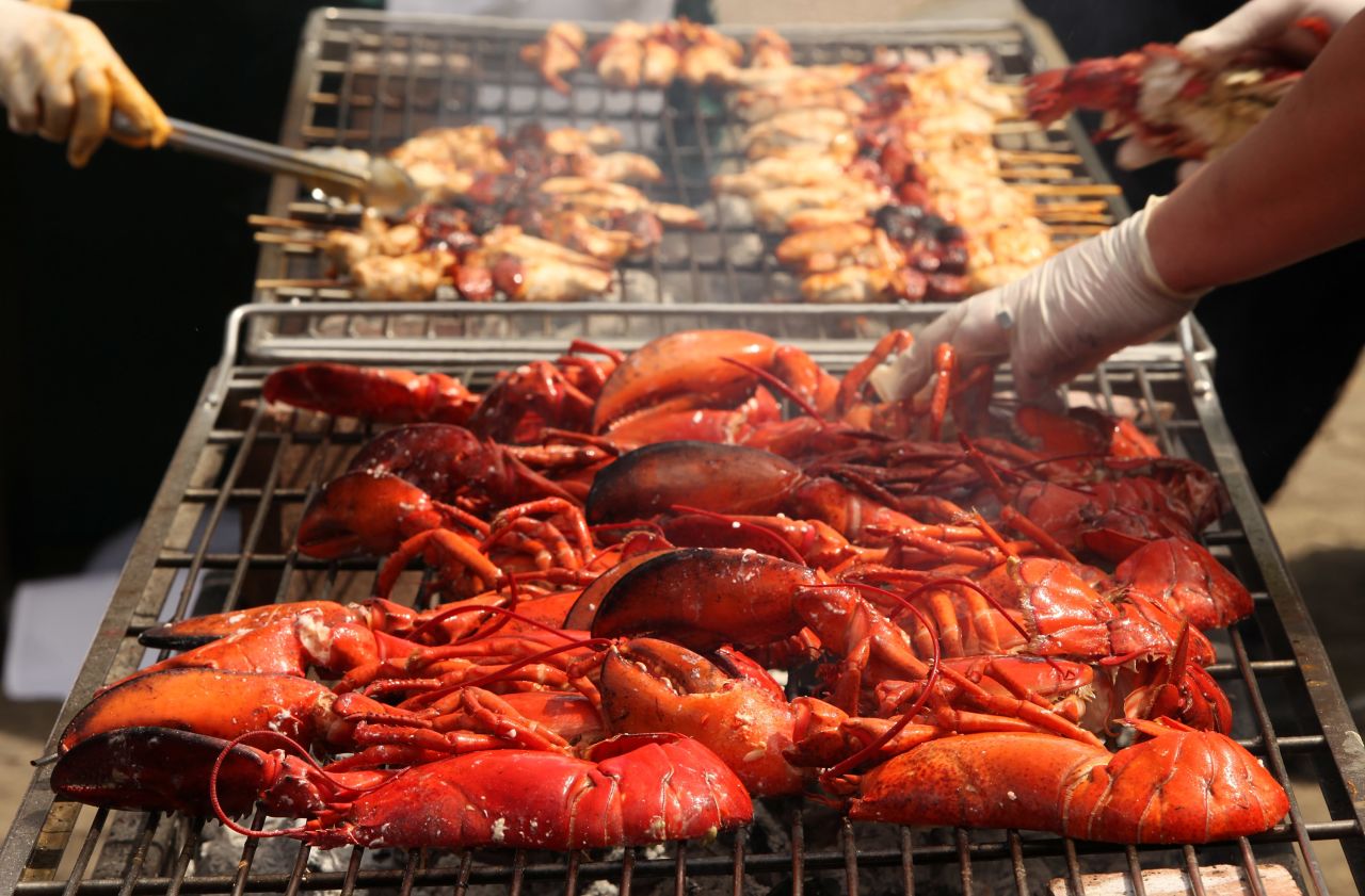 Se espera que los turistas se atiborren de platillos locales y postres, y también que caminen todo el dia para quemar esas calorías.