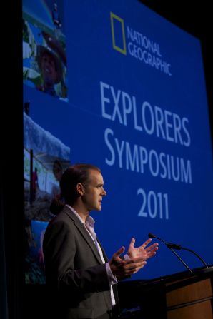 Cada vez más, Sala y la National Geographic están tratando de difundir su mensaje combinado de la preservación alos distintos gobiernos y organismos de todo el mundo.