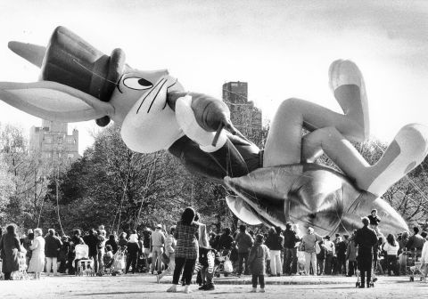 <strong>Bugs Bunny (1989):</strong> Bugs Bunny floats over the Great Lawn in Central Park.