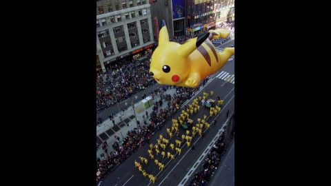 <strong>Pikachu (2001):</strong> The lovable Pokemon floats over New York in its first appearance in 2001.