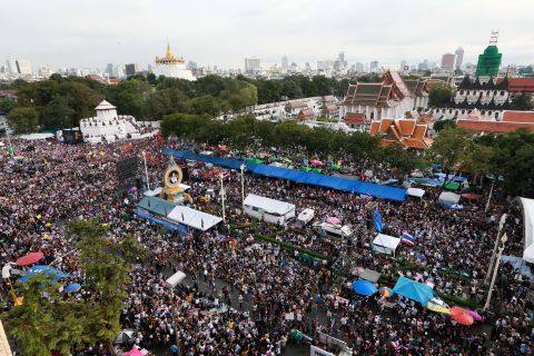 Tens of thousands of pro- and anti-government demonstrators massed in rival rallies in Bangkok on Sunday, as Thailand grappled with its most potent revival of street politics since bloody protests in 2010.