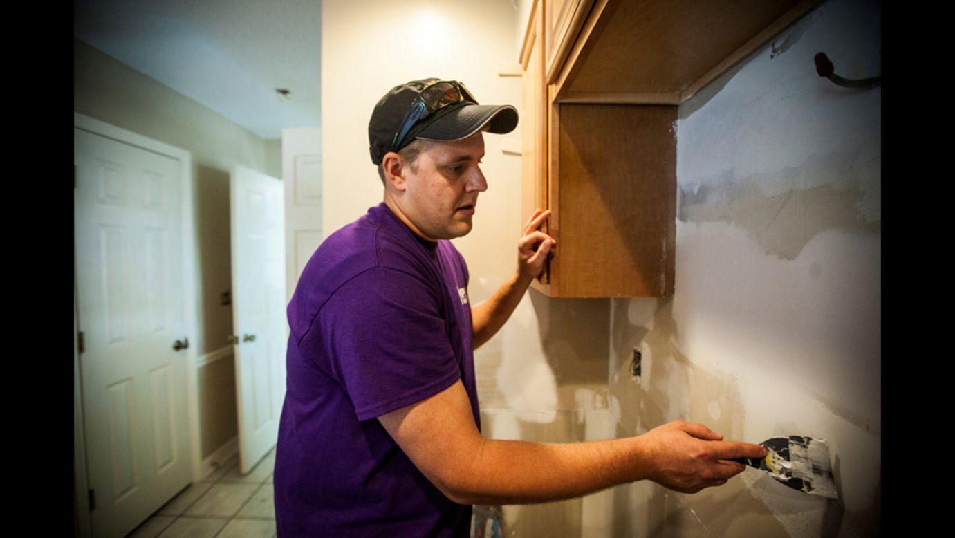 <a href="http://purplehearthomesusa.org/" target="_blank" target="_blank">Purple Heart Homes</a>, using donated labor and materials, will help any disabled veteran who is a homeowner. All repairs are free. 