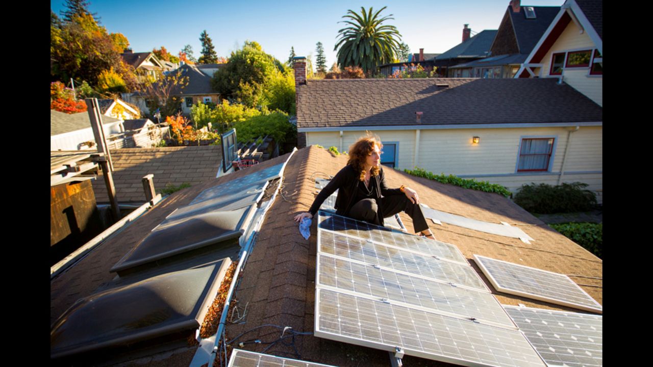 The solar suitcase includes two solar panels that are mounted on a clinic's roof and connected to high-quality LED lights. Once fully charged, it can provide light for up to 20 hours.