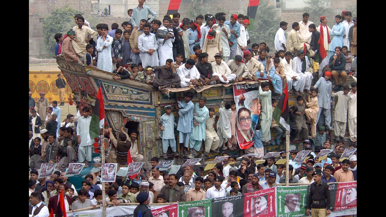 Supporters of Bhutto gather during a campaign against President Pervez Musharraf in Larkana on December 23, 2007