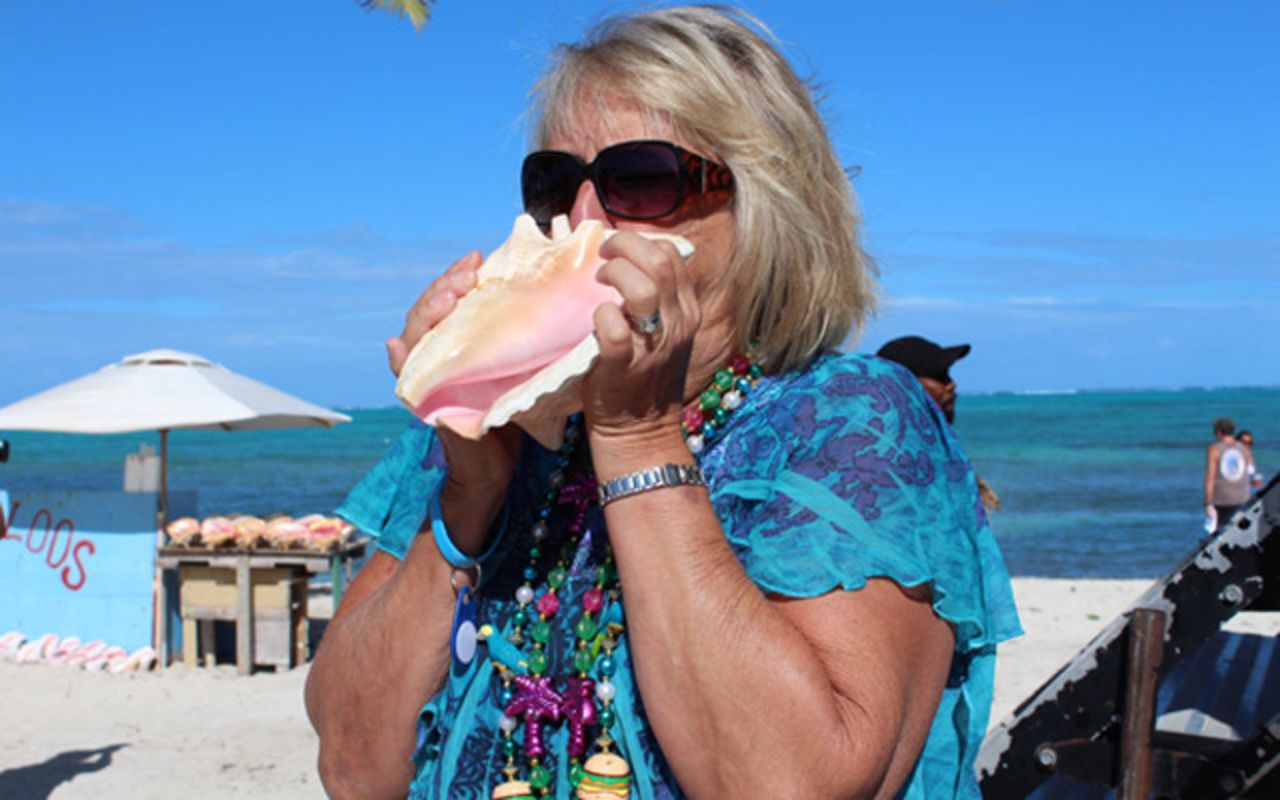 On some islands, fishermen announce they have fish for sale by sounding a conch sell. At the Conch Festival, prizes are given for those who can emit the most musical sound from the shell.