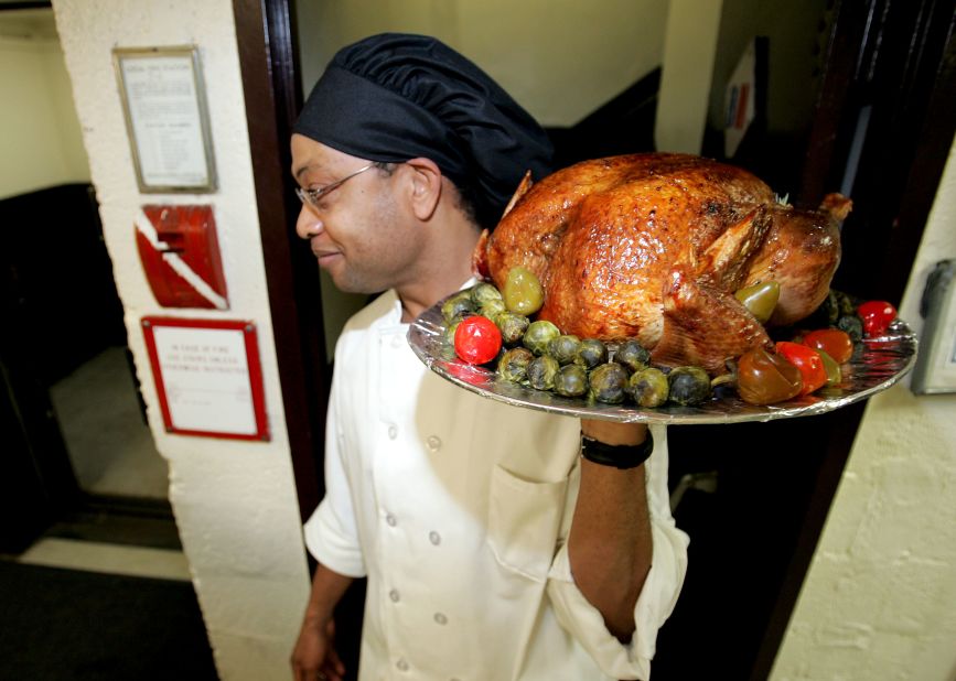 https://media.cnn.com/api/v1/images/stellar/prod/131127172613-cooked-turkey-thanksgiving-nyc-2004.jpg?q=w_3000,h_2138,x_0,y_0,c_fill/h_618