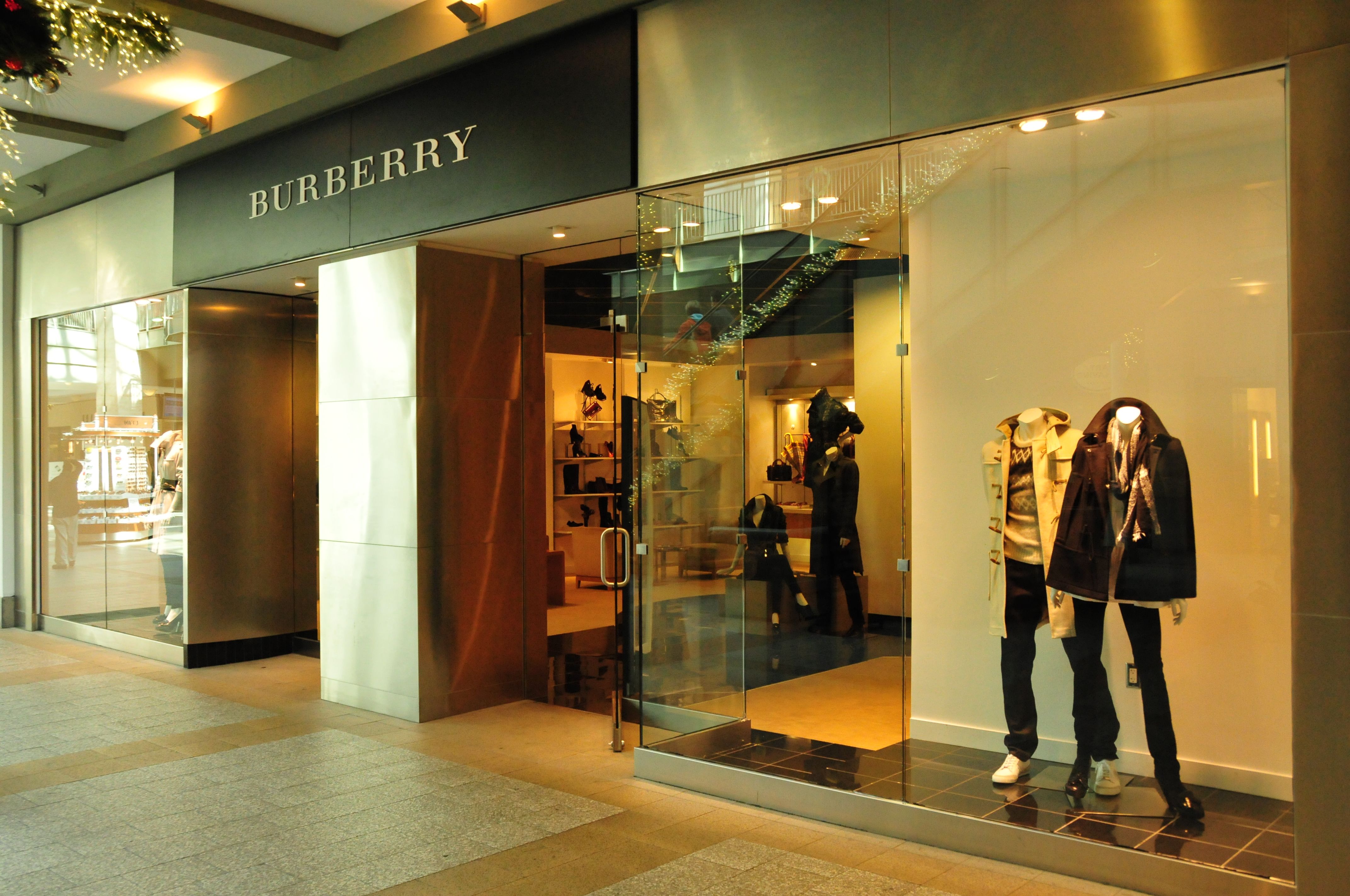 Total 31+ imagen burberry store in lenox mall