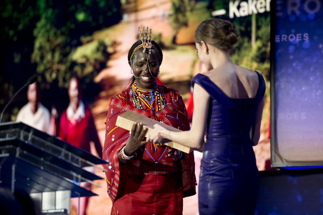 Williams presents an award to CNN Hero Kakenya Ntaiya. After becoming the first woman in her Kenyan village to attend college in the United States, Ntaiya returned home to open the village's first primary school for girls.