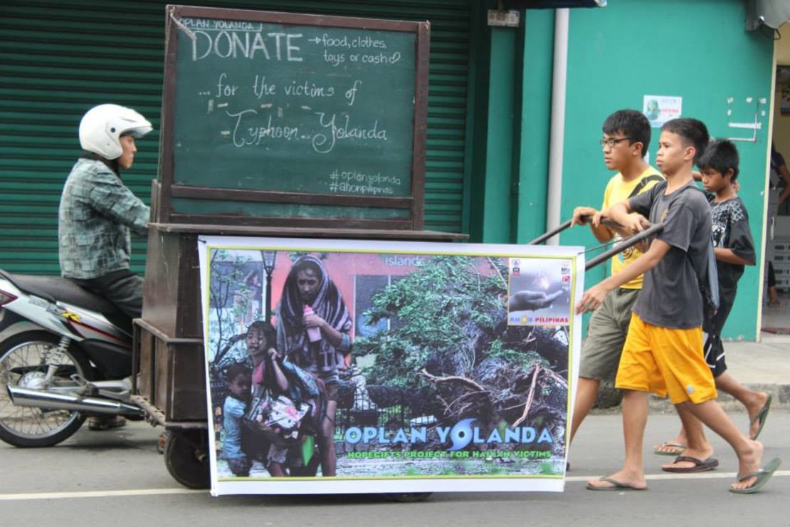 Efren Penaflorida's "pushcart classrooms" have been raising funds for typhoon victims in the Philippines.