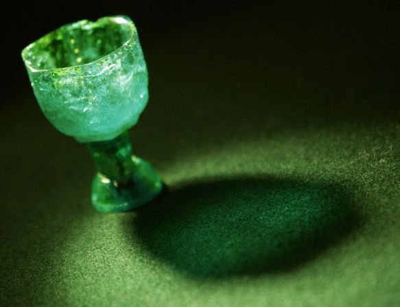 Indian artisans did not just craft jewelry but also made objects out of emeralds, such as this seven emerald cup made of three separate emerald sections with a 408.5 carat bowl consisting of six fish-scale patterned sides.