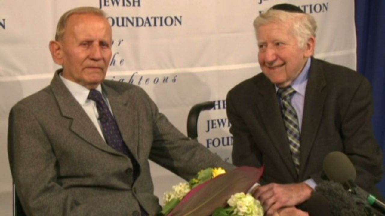 Leon Gersten y Czeslaw Polziec se reunieron, después de muchos años, en Nueva York para festejar el Janucá y el Día de Acción de Gracias.