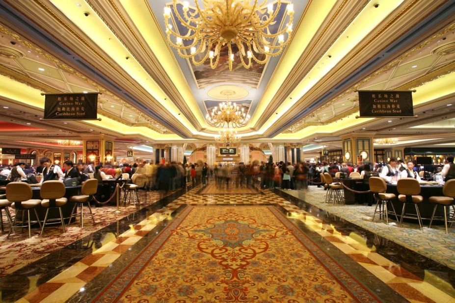 <strong>The Venetian: </strong>The Venetian also has the world's largest casino floor. Within its 376,000 square feet of gaming space are 640 gaming tables (baccarat, sands stud poker, blackjack, sic bo and roulette) and 1,760 slot machines specifically designed for the Asian market. 
