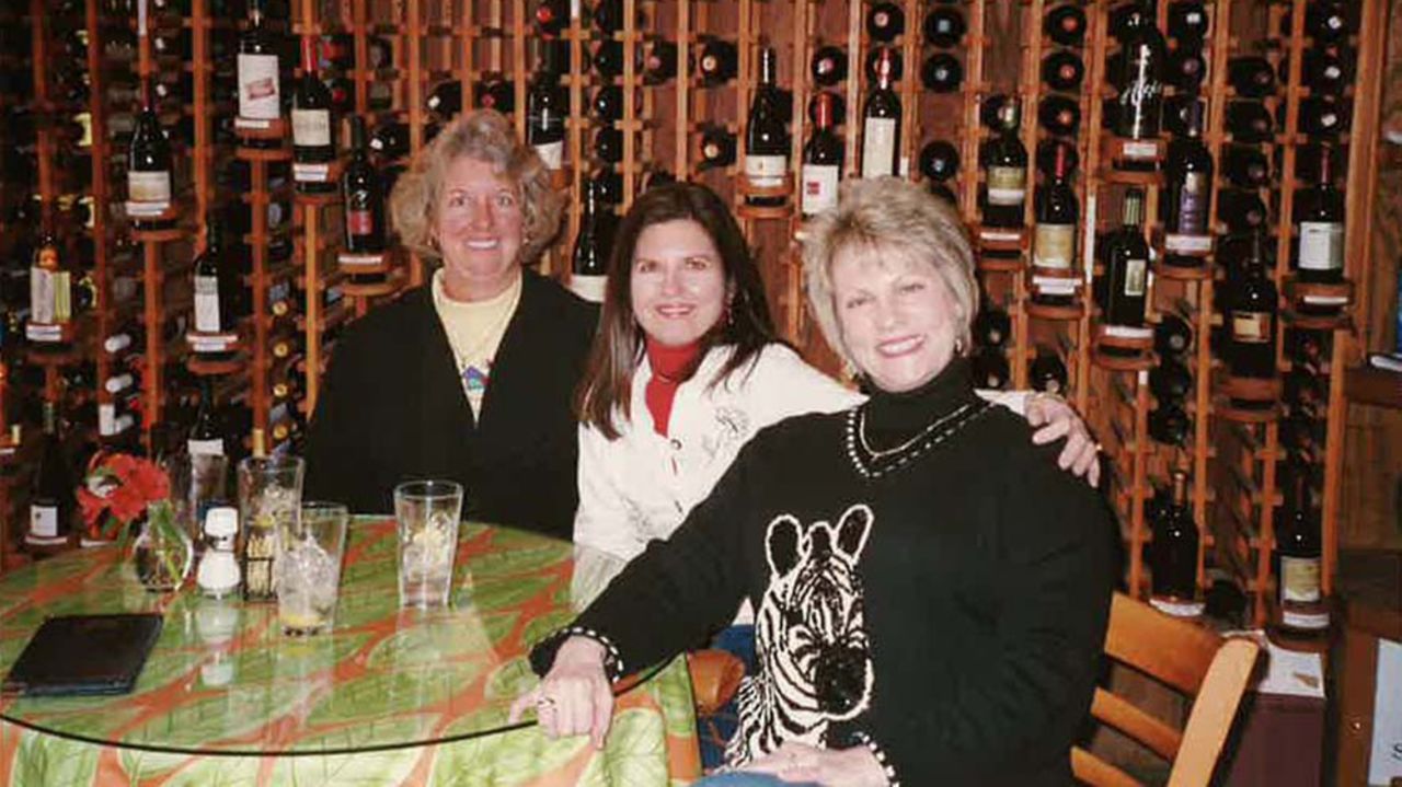 Benken, Plevyak y Wade disfrutaron la degustación de vino en Wild Thyme Gourmet en Highlands, en 2006.
