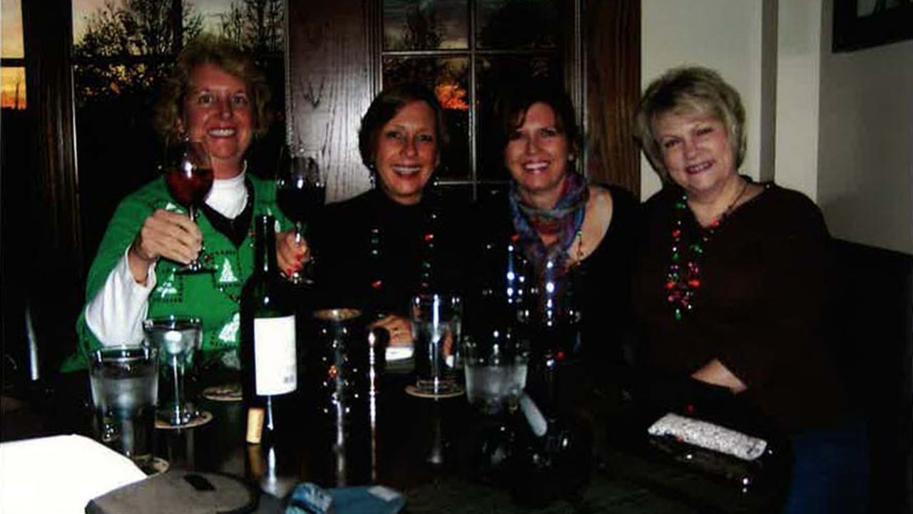 Benken, Schoninger, Plevyak y Wade regresaron al Biltmore en 2011 para disfrutar del vino en Cedric´s Tavern.