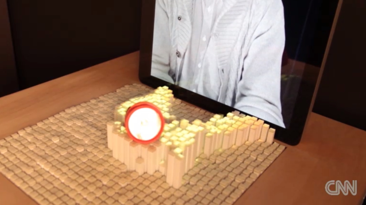 Con la pantalla dinámica inFORM, una videollamada puede convertirse en una experiencia táctil.