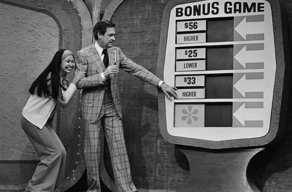 Barker, with a contestant on "The Price Is Right" in 1978. He nimbly handled overzealous contestants -- including one who lost her tube top while bouncing in excitement.