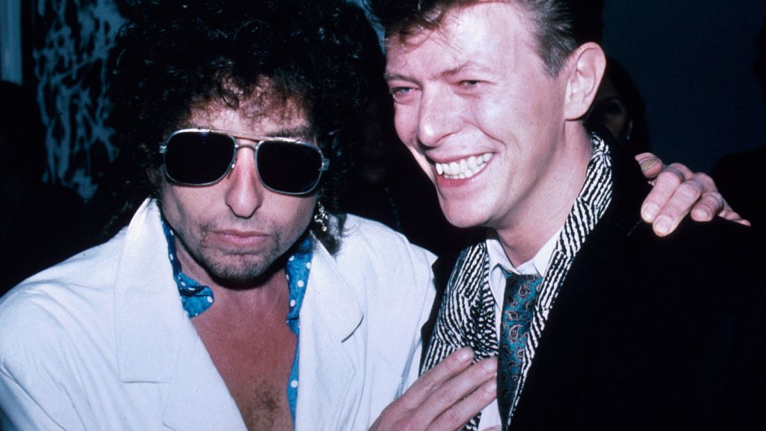 Dylan poses for a photo with David Bowie in 1985.